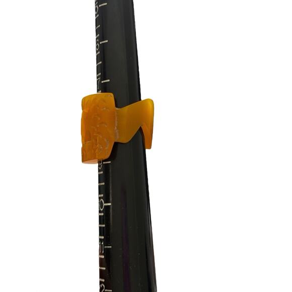 Bakelite Ring Butterscotch Yellow Carved Snake 6g US 8 - Picture 6 of 8